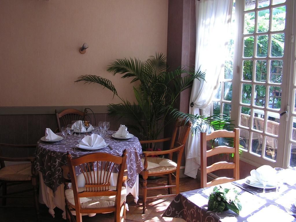 Hotel Restaurant Henri IV Eauze Eksteriør billede